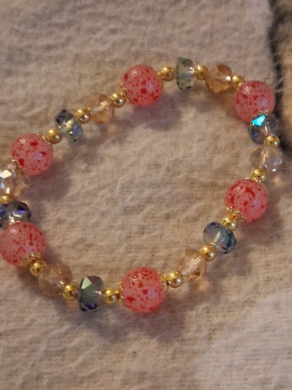 PRETTY PINK AND GOLD BEADED BRACLET